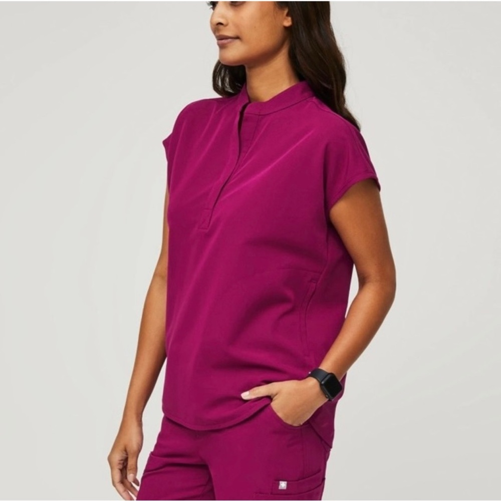 FIGS magenta scrub set in XS - brand NEW with tags